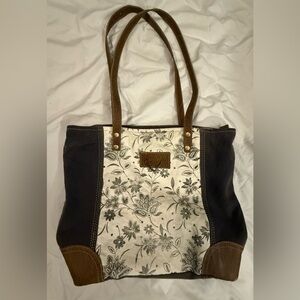 Myra Key Tote Bag - Missing Key - EUC